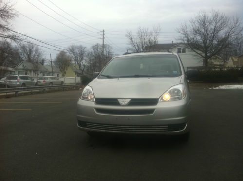 2004 toyota sienna le mini passenger van 5-door 3.3l