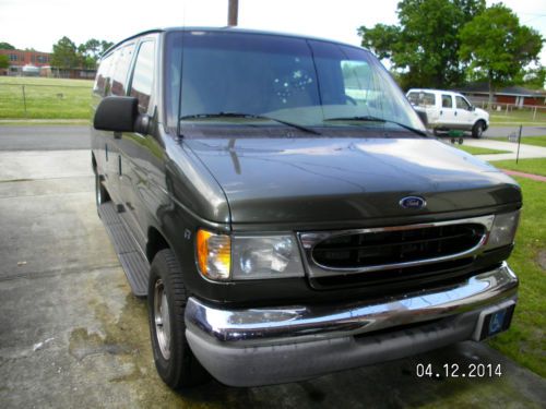 2002 ford e-150 econoline club wagon xlt standard passenger van 2-door 5.4l