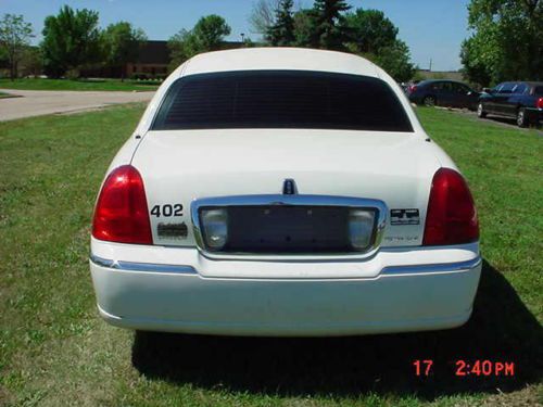 2007 Lincoln Town Car Executive Sedan 4-Door 4.6L, image 4
