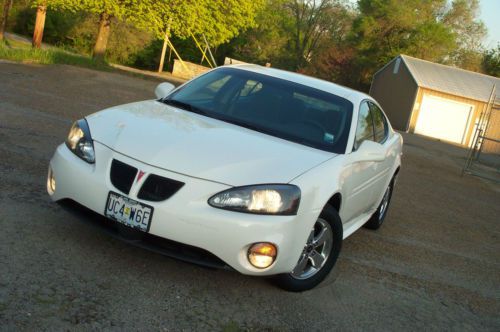 2005 pontiac grand prix very nice, very clean, well maintained