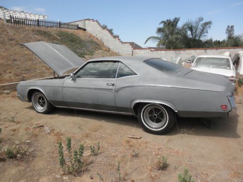 1970 buick riviera good driver, straight body,good seat.