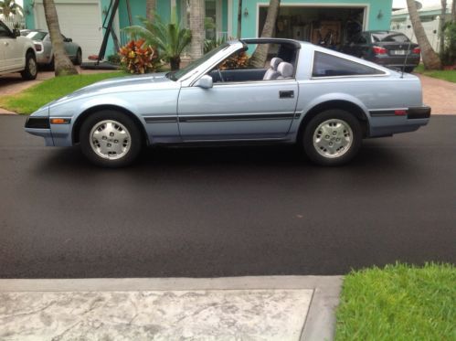 1985 nissan 300zx 58,000 miles..t-top all factory original show car