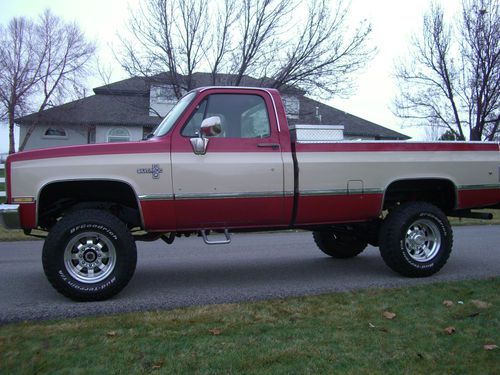 1987 chevy truck 4x4  k2500  89,110 original miles   100% rust free   cream puff