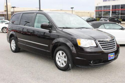 2010 chrysler town & country touring