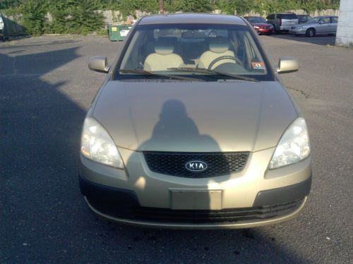 2006 kia rio lx--nice gas saver--only 92k miles