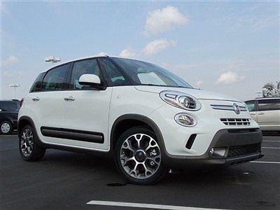 5dr hb trekking new sedan gasoline 1.4l 4 cyl bianco (wht)
