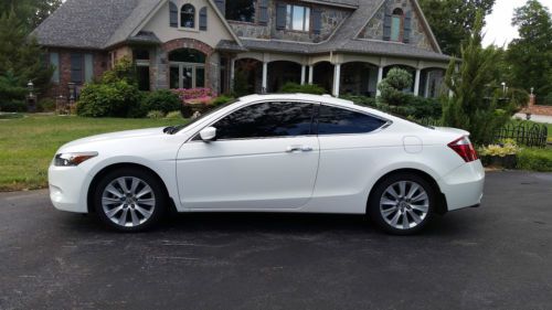 Beautiful 2 door accord w/ 2-tone leather