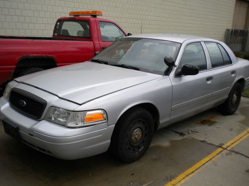 2003 ford crown victoria police interceptor sedan 4-door 4.6l