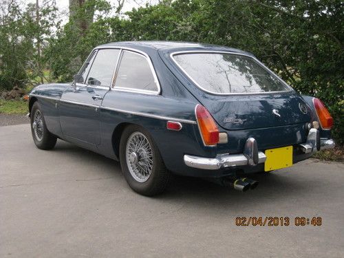 1970 mgb gt - rare split rear bumper
