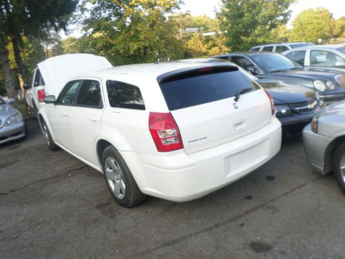 2008 dodge magnum it start it has a bad engine tow it away, image 1