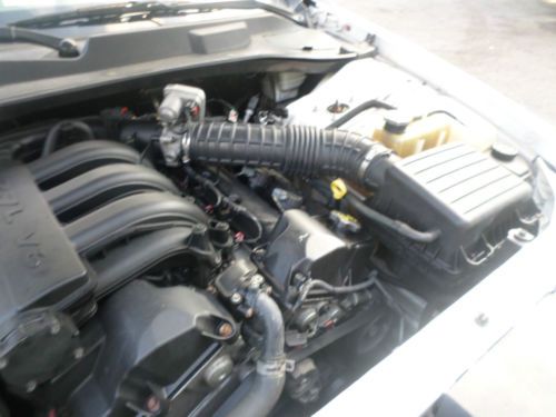 2008 dodge magnum it start it has a bad engine tow it away, image 8