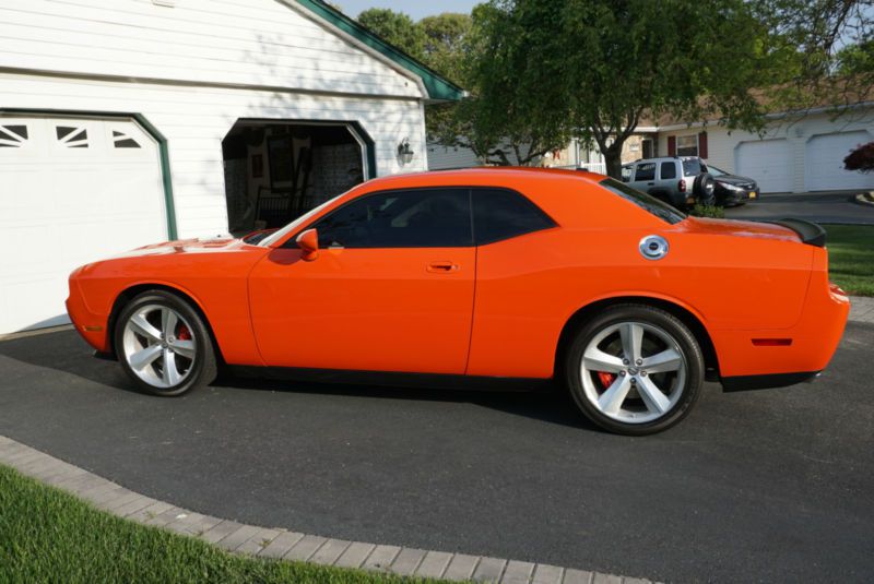 2009 dodge challenger srt8 se