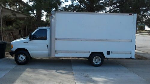 2000 ford e-350 15ft box van xl cutaway 2-door 5.4l