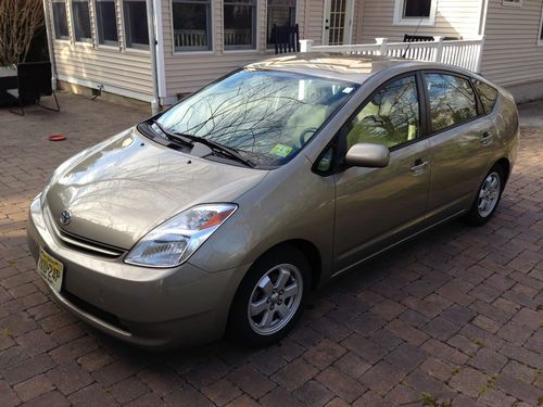 2005 toyota prius -- 136k miles -- no reserve