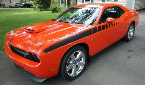 2010 dodge challenger r/t-mopar !!! super low miles!!!