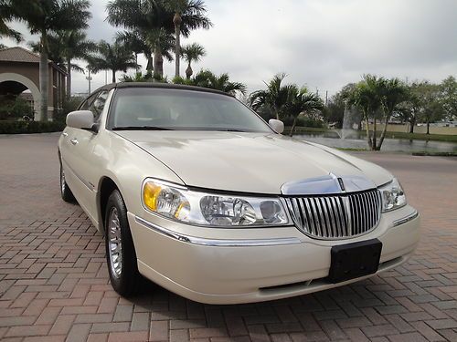 2002 lincoln town car cartier sedan 4-door 4.6l one owner, low mileage,autocheck