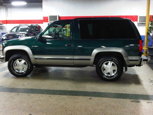 Chevrolet tahoe ls 4x4 sport utility 2-door with tow package