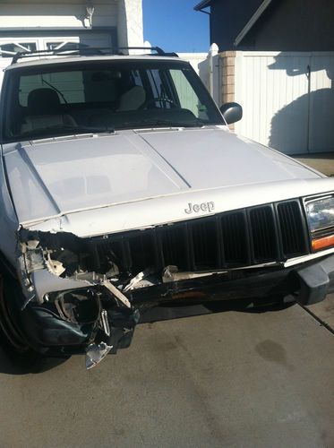 99 jeep cherokee classic great vehicle for parts or fix.