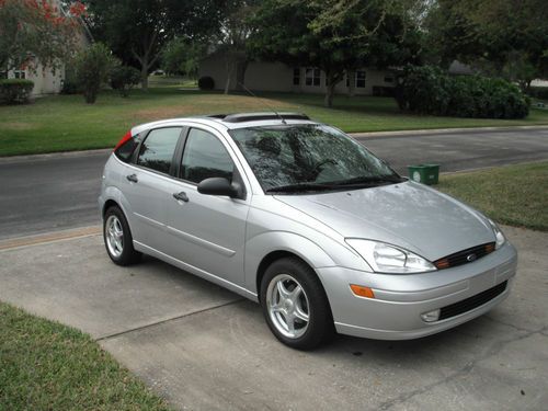 2002 ford focus zx5 hatchback 5-door 2.0l