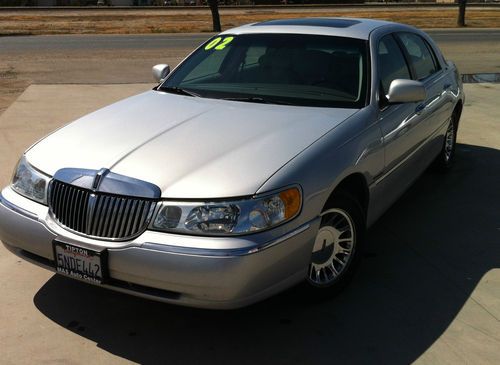 2002 lincoln town car cartier sedan 4-door 4.6l