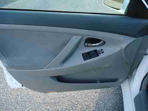 2009 Toyota Camry Sedan 4-Door 2.4L RUNS & DRIVES GREAT FLOOD NO RESERVE !!, image 13