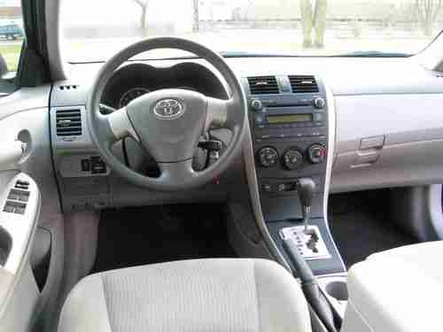 2010 Toyota Corolla LE Sedan 4-Door 1.8L Very Clean drive great low reserve, image 17