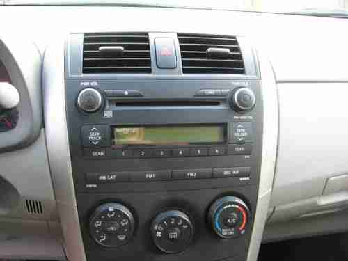 2010 Toyota Corolla LE Sedan 4-Door 1.8L Very Clean drive great low reserve, image 18