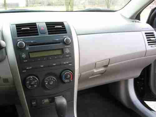 2010 Toyota Corolla LE Sedan 4-Door 1.8L Very Clean drive great low reserve, image 19