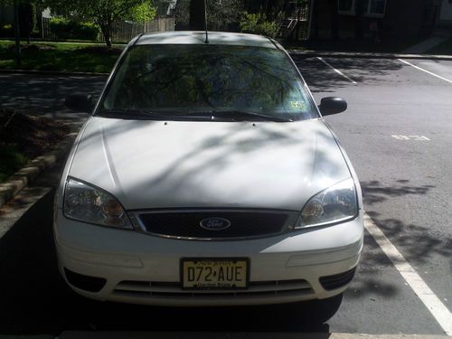 2006 ford focus se zx4 used great condition minor fixtures needed 108,815 miles