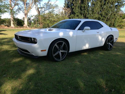 2012 dodge challenger r/t coupe 2-door 5.7l