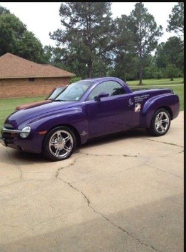 2004 chevrolet ssr base convertible 2-door 5.3l