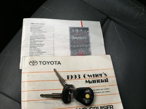 1993 4WD Toyota Land Cruiser FJ80 LEATHER INTERIOR REMOTE START LOW RESERVE, image 9
