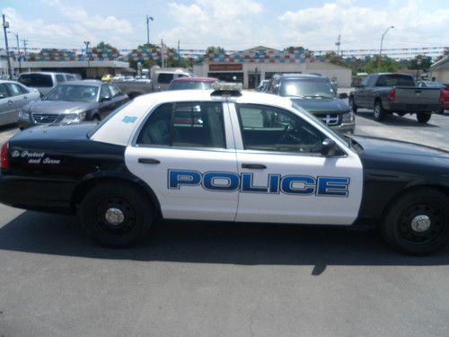 2009 ford crown victoria police interceptor sedan 4-door 4.6l