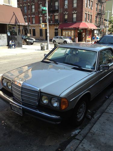 1985 Mercedes Benz 300CD Diesel, Low Miles, Excellent Condition, image 2