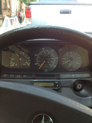1985 Mercedes Benz 300CD Diesel, Low Miles, Excellent Condition, image 3