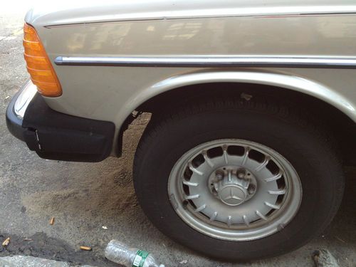 1985 Mercedes Benz 300CD Diesel, Low Miles, Excellent Condition, image 14