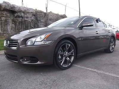 Maxima, java metallic, sport sv, 5k miles, heated/cool seats, nav, bluetooth