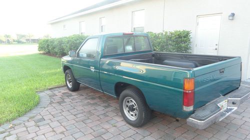 1995 nissan pickup xe standard cab pickup 2-door 2.4l