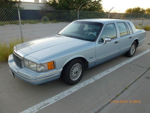 1991 lincoln town car signature series sedan