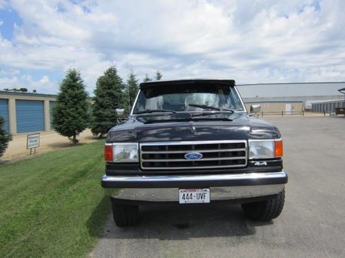 1990 Ford Bronco XLT Sport Utility 2-Door 5.8L, image 17