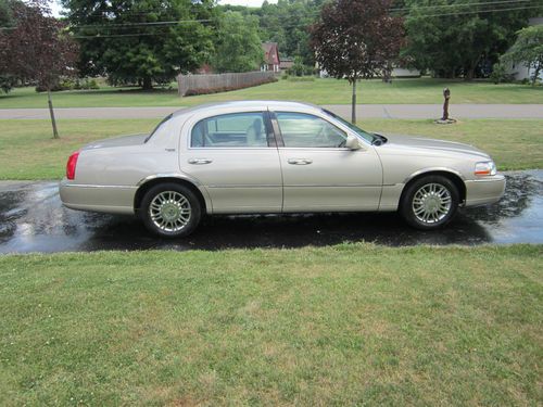 2009 lincoln town car signature limited sedan 4-door 4.6l