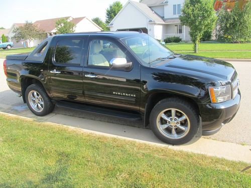 2010 chevy avalanche ls. beautiful condition, well taken care of!