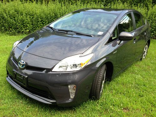 2012 toyota prius three 2200mi