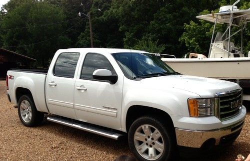 2012 gmc sierra slt z-71 white, leahter, 20 inch rims, bedliner, loaded