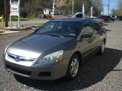 We finance everyone - 2006 honda accord ex 4 cyl. sunroof like new clearance