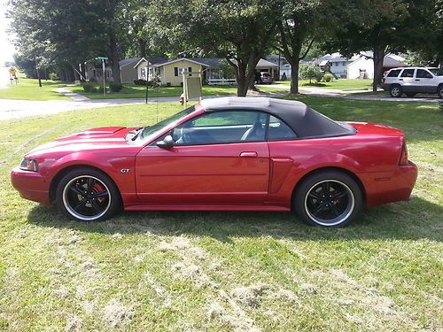 2001 ford mustang gt convertable,v8 auto,red