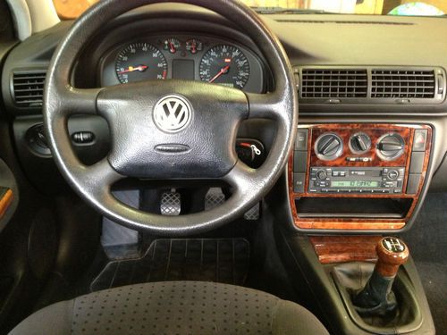 1999 Volkswagen Passat GLS Sedan 4-Door 2.8L, image 2