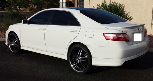 DONK - ON CHROME 22's - LOW 30k MILES - CLEAR TITLE - LOADED, image 2