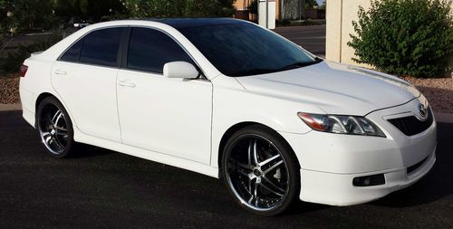 DONK - ON CHROME 22's - LOW 30k MILES - CLEAR TITLE - LOADED, image 3