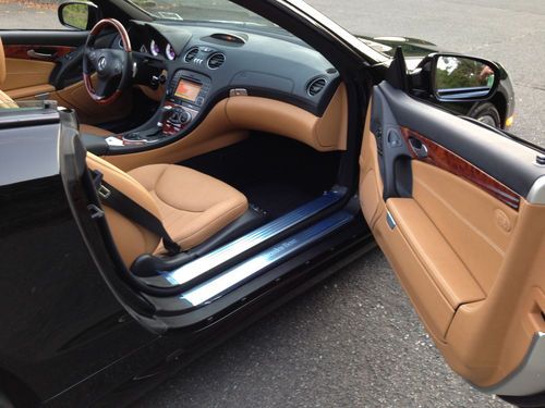 2011 Mercedes-Benz SL550 Base Convertible 2-Door 5.5L, image 9